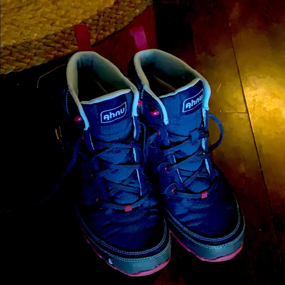 Ahnu hiking sneaks/boots